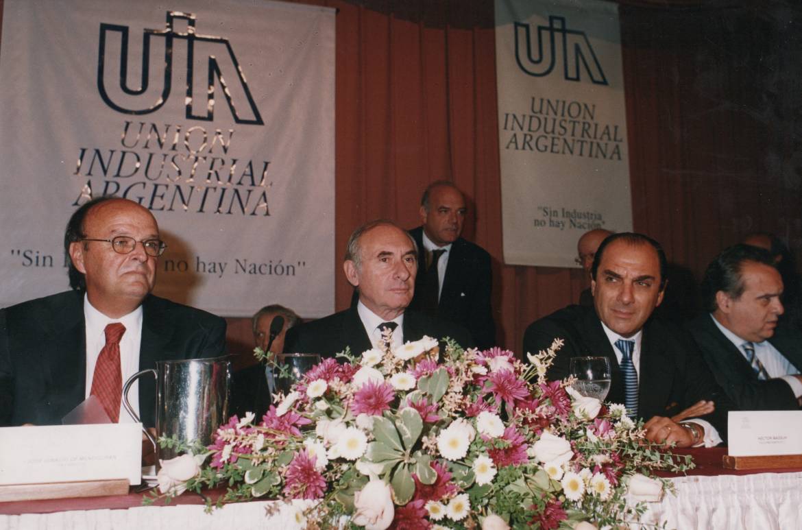 Con-el-entonces-presidente-Fernándo-de-la-Rúa-en-una-conferencia-de-la-UIA.-1.jpg