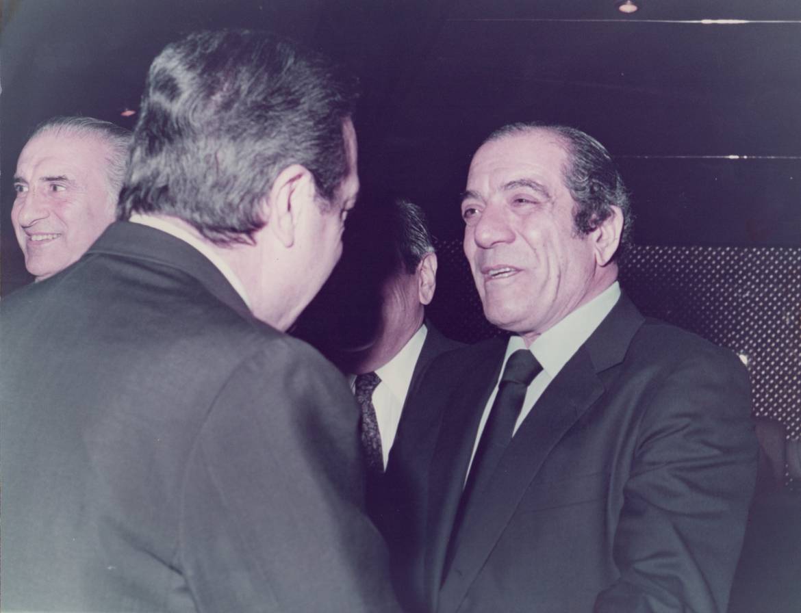 El-Padre-Amín-con-el-entonces-presidente-Raúl-Alfonsín.-1.jpg